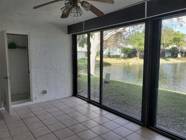 Building Photo - 3853 Carambola Cir N