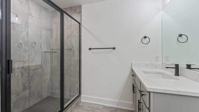 Building Photo - "Enchanting Farmington Getaway: 3-Bedroom ...