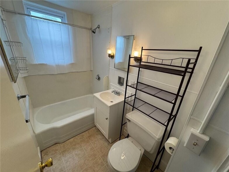 Building Photo - 115 Sweet Ave