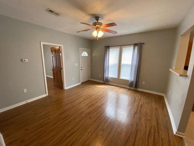 Building Photo - 2513 Deming Ave