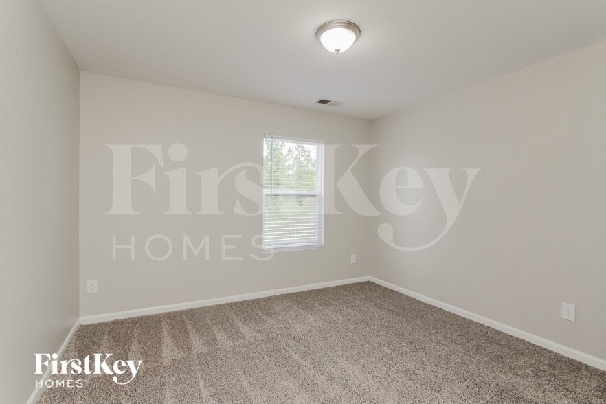 Building Photo - 13704 Stringfellow Ln