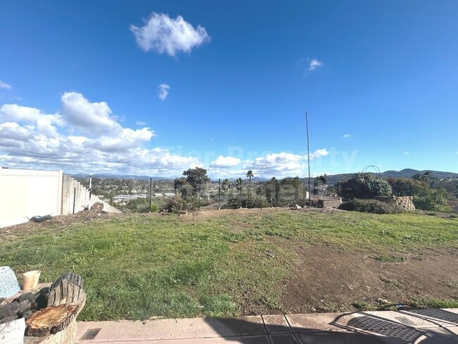 Building Photo - Beautiful 4 bed, 3 bath, 2,726 sqft House ...