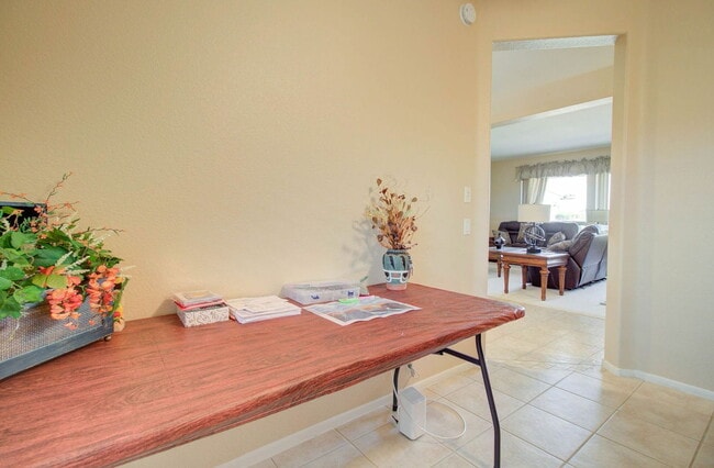 Building Photo - 15567 W Coral Pointe Dr