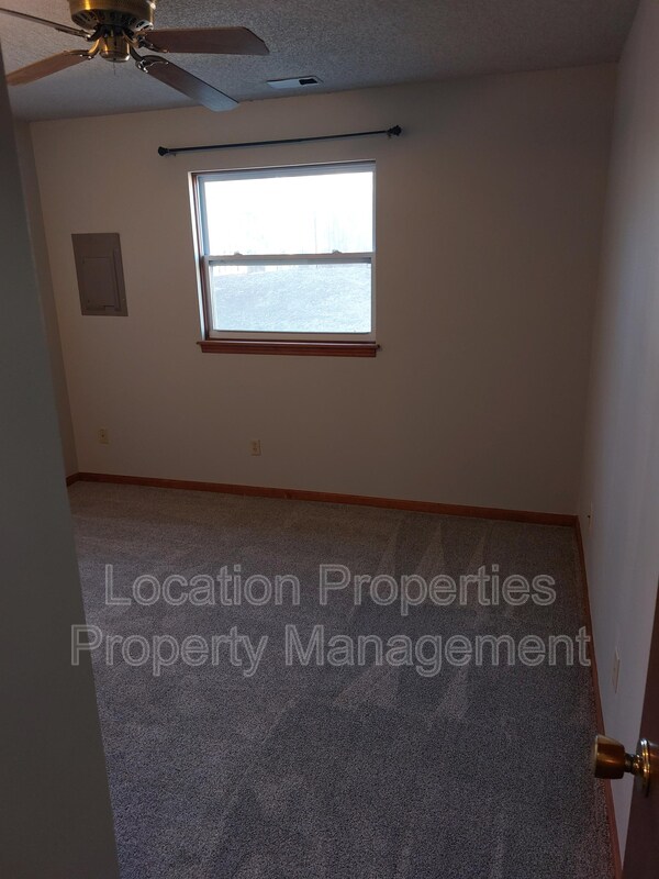 Building Photo - 3904 W 10th Pl