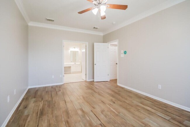 Building Photo - 8027 Oceanside Dr
