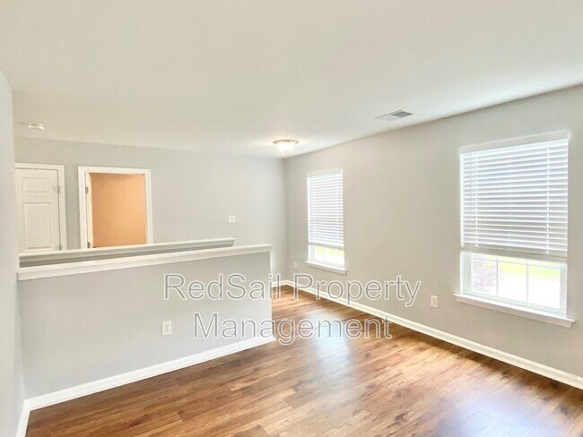 Building Photo - 642 Kelso Dr