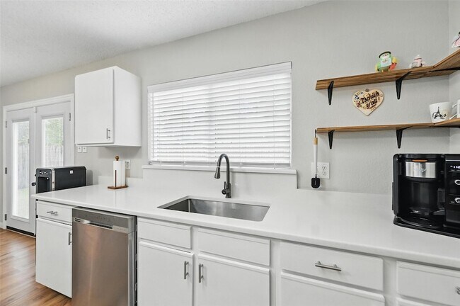 Building Photo - 636 Capricorn St