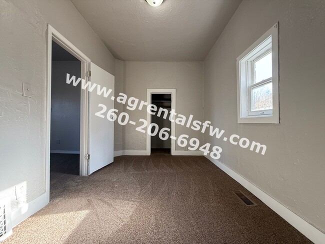 Building Photo - 2 Bedroom House- $300 Off first months rent