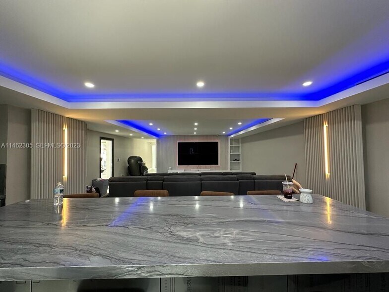 Building Photo - 15 SW 124th Ave