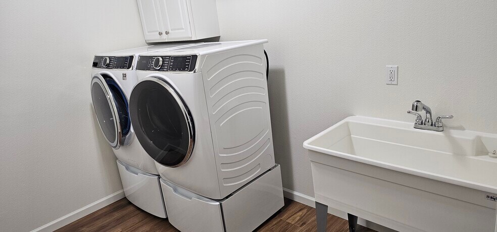 Building Photo - 9610 NE 102nd St