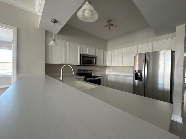 Building Photo - **Stunning Waterfront Condo in Downtown Knoxville**  2 Bedroom, 2 bath Fully renovated! Available...