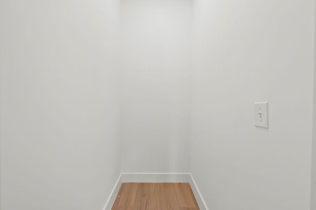 Building Photo - 1044 Grant Way SE