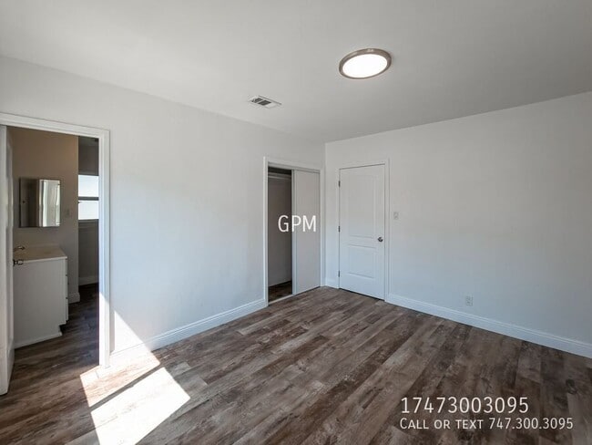 Building Photo - 723 W Doran St