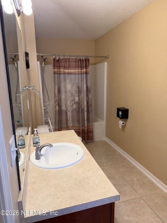 Building Photo - 5925 Round Table Rd