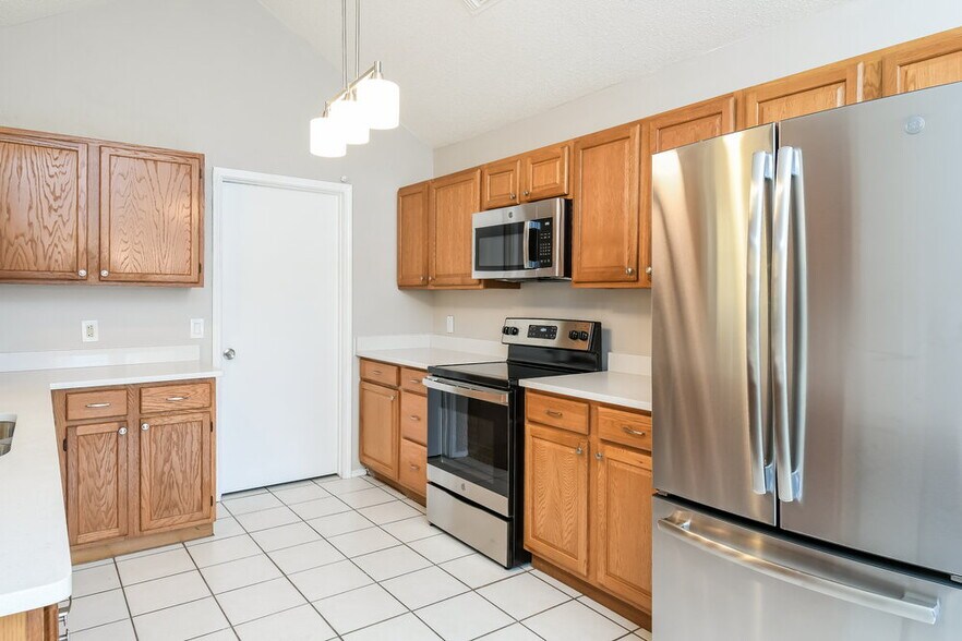 Building Photo - 416 Deauville Dr