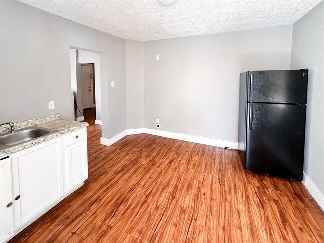 Building Photo - 2711 Avenue K