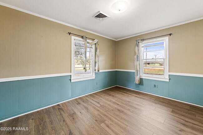 Building Photo - 416 W St Paul St