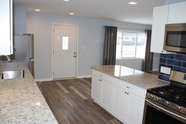 Building Photo - 264 Highland Dr