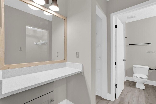 Building Photo - 544 Orange Dr