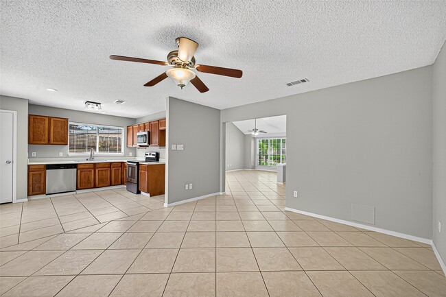 Building Photo - 4650 Glenvillage St