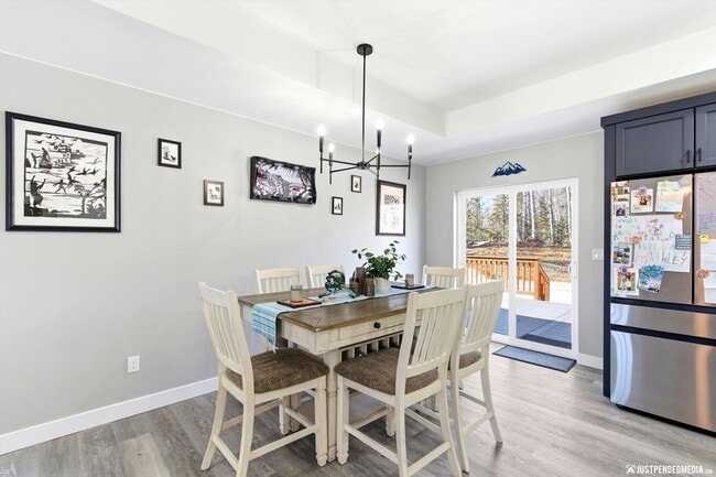 Building Photo - Aurora Heights Ranch