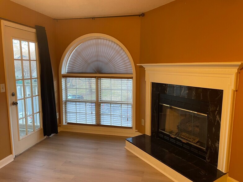 Building Photo - 6704 W Friendly Ave