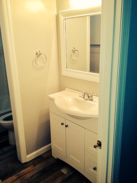 Bathroom - 1416 Sheffield St