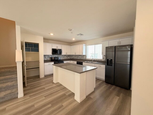 Building Photo - Modern Townhome Near Lone Mountain | Gated & Pool