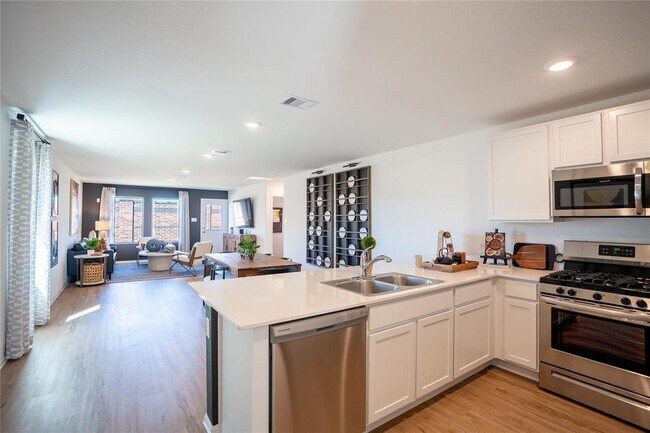 Building Photo - Winwood Home