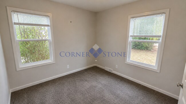Building Photo - Large Spacious Home in Nampa!