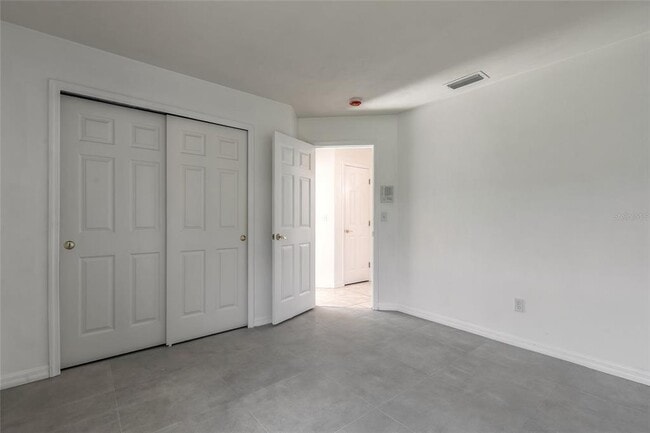 Building Photo - 1694 Town Park Dr