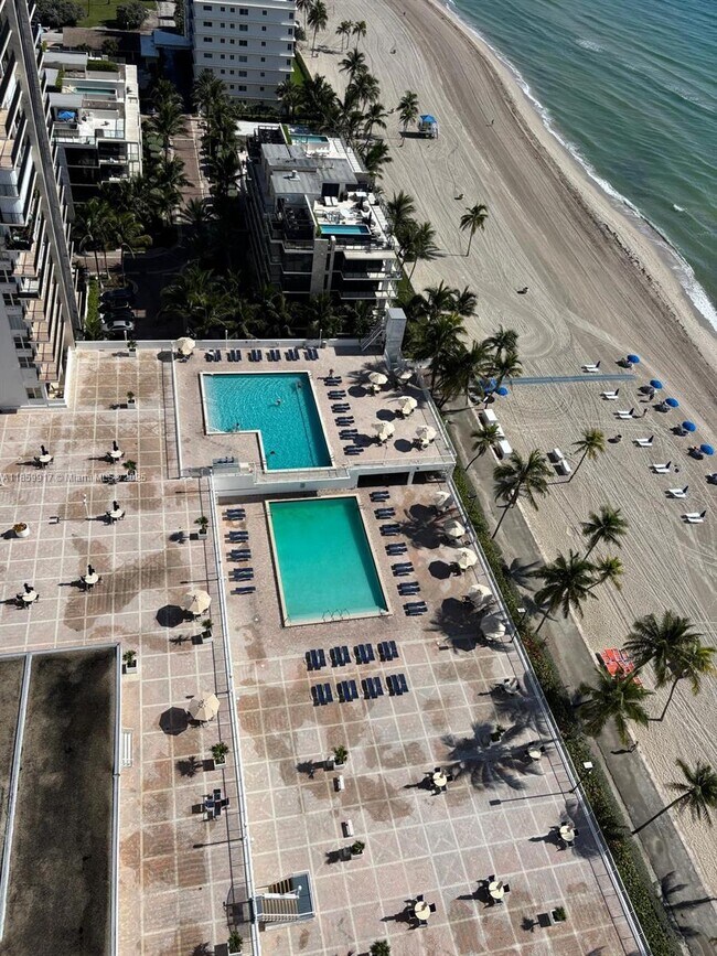Building Photo - 2301 S Ocean Dr