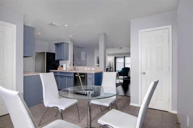 Building Photo - 2236 Ann St