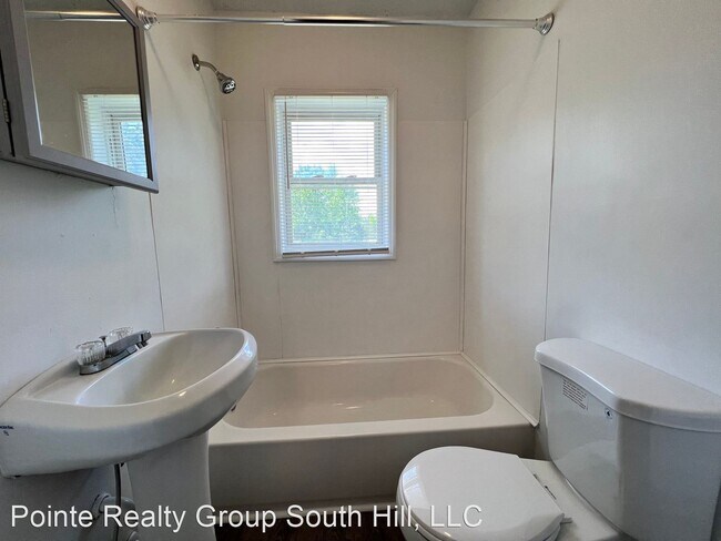 Building Photo - 3 br, 1 bath House - 7233 Highway One