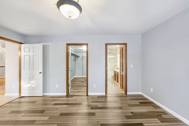 Building Photo - Immaculately maintained rambler in Sammamish with huge yard!!