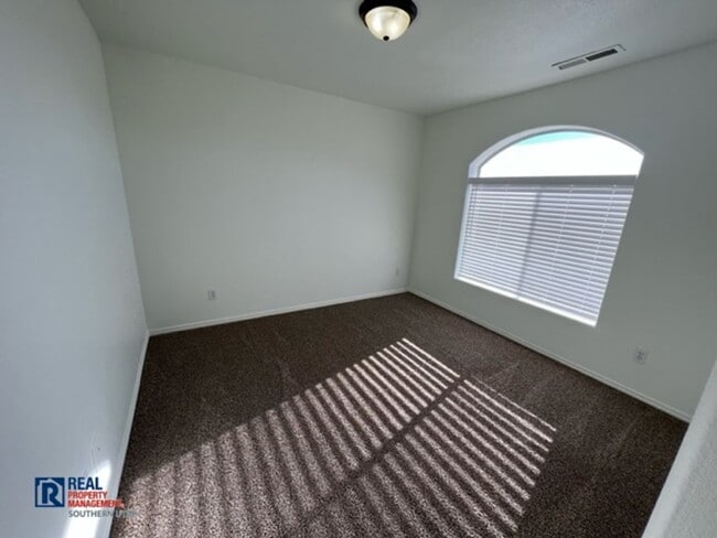Building Photo - Great Condo on Evans Ridge
