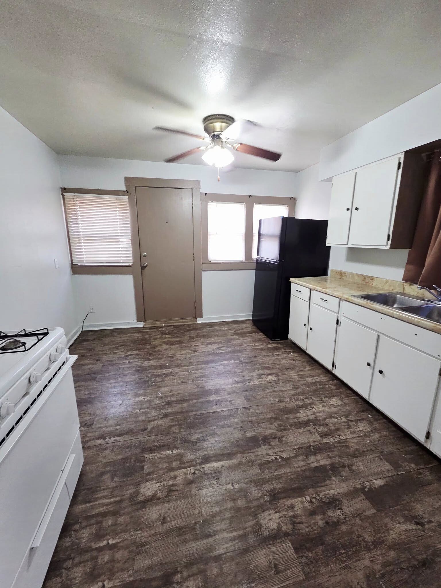 Building Photo - 1001 S Main St