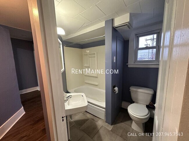 Building Photo - 253 Brunswick St