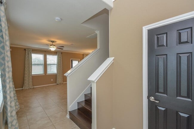 Building Photo - 6490 Calgary Woods Ln