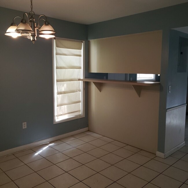 Building Photo - Nice 2bed and 1.5 bath townhouse near USF