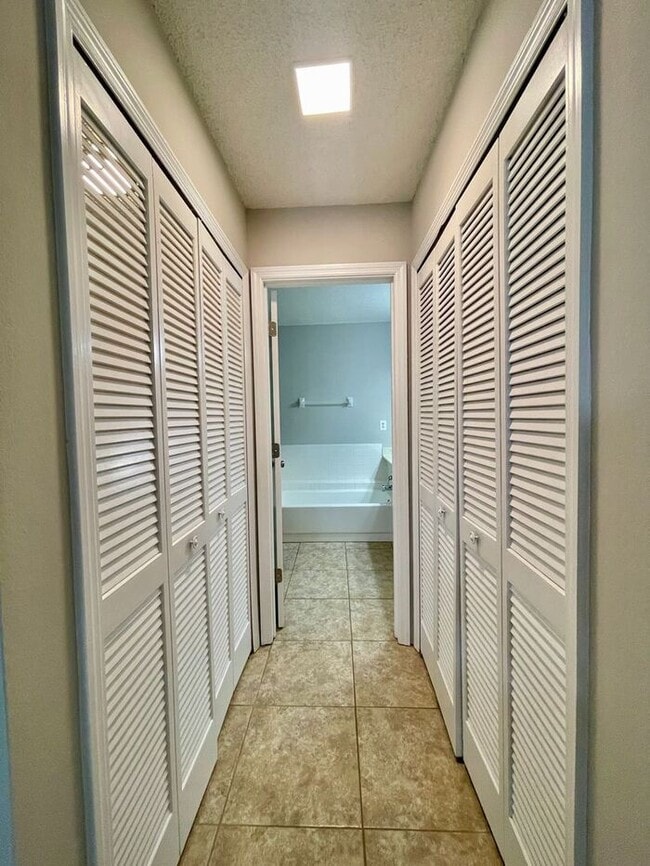 Building Photo - NICE 3/2.5 OVIEDO TWO-STORY HOME OFF DEAN ROAD