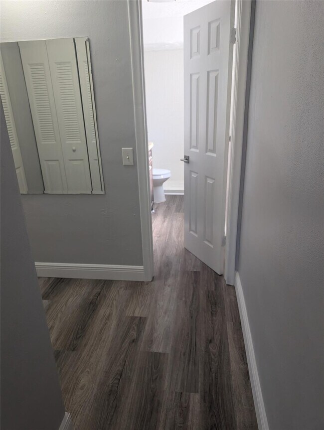 Building Photo - 5820 NW 17th Pl