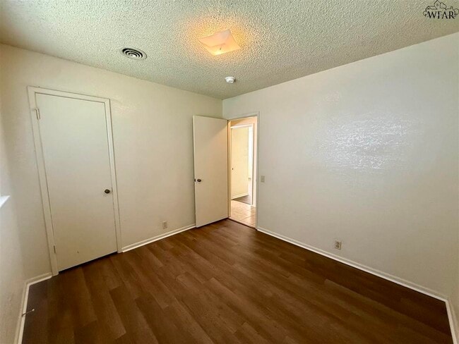 Building Photo - 1635 Sumner Terrace