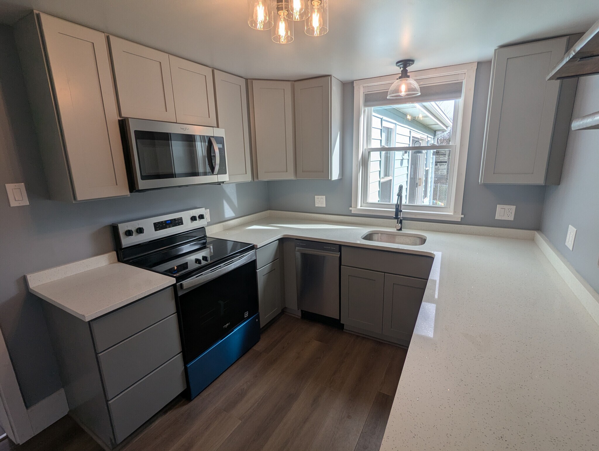 Building Photo - 511 West Alley