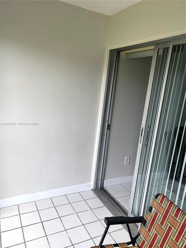 Building Photo - 9280 Fontainebleau Blvd