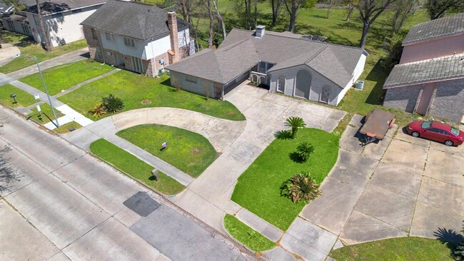 Building Photo - 7710 Antoine Dr