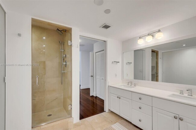 Building Photo - 151 Crandon Blvd