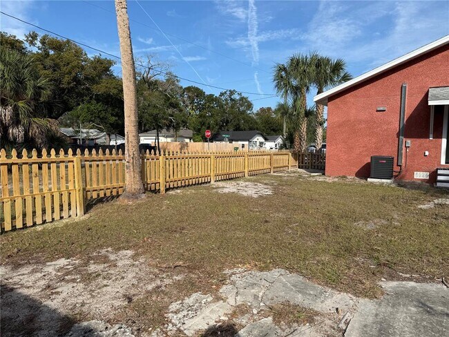 Building Photo - 1311 E River Cove St