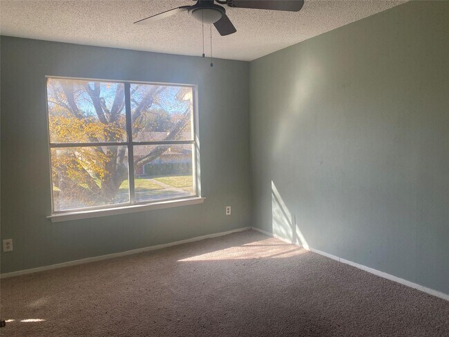 Building Photo - Townhome in Richardson ISD!!