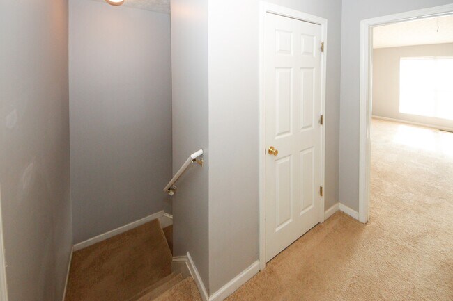 Building Photo - 5689 Strathmoor Manor Cir